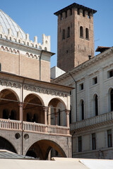 Padova. Angolo di Piazza delle Erbe con Palazzo della Ragione, Torre deli Anziani e Municipio