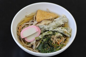 手作りの天ぷら蕎麦