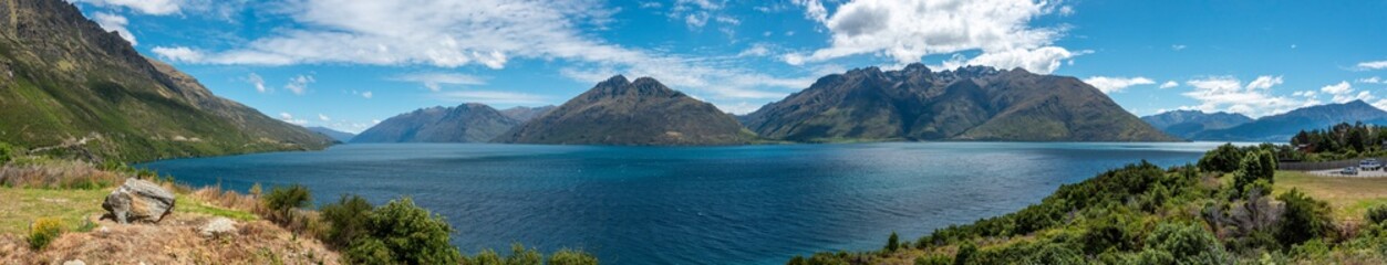 Fototapeta na wymiar Beautiful panoramic view of Lake Wakatipu in summer, New Zealand