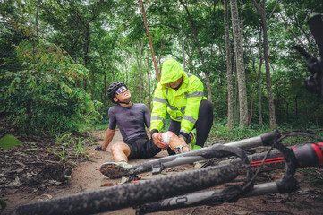 MTB mountain bike accident and first aid : Biker crash crashes, injuring knee and leg, First aid to...