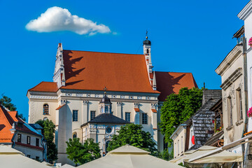 Fototapeta na wymiar Market Square with Church of the Annunciation in Kazimierz Dolny
