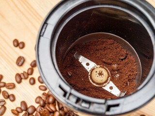 Coffee grinder device for manual electric grinding of coffee beans and other bulk products, electric knife grinder, crushing of coffee beans