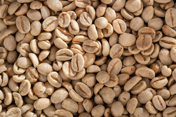 Raw and roasted coffee beans
