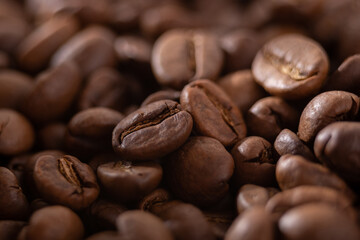 Raw and roasted coffee beans