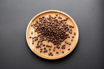 Raw and roasted coffee beans