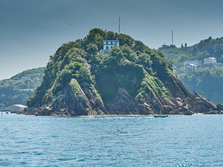 Vistas de la bahía de la concha en San Sebastián y la Isla Santa Clara