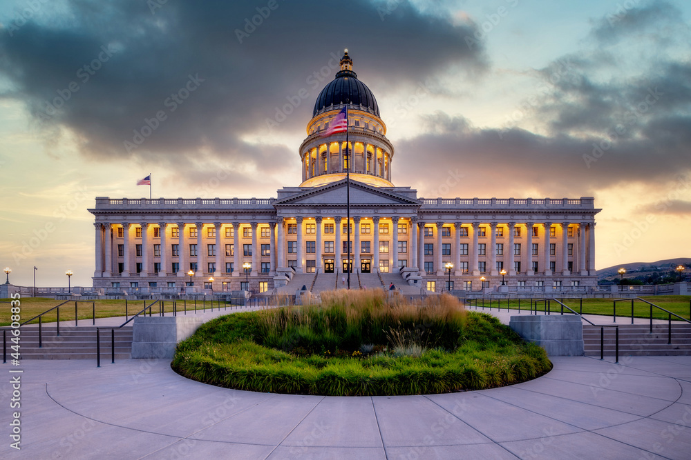 Wall mural sunrise over the utah state capital building