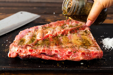 Preparación Costillar al horno chimichurri