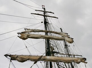 Mast eines alten Segelschiffs