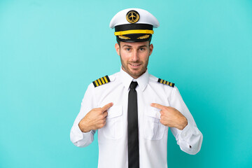 Airplane caucasian pilot isolated on blue background with surprise facial expression