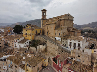 Obraz premium vista aerea de iglesia y plaza en Cehegín Murcia