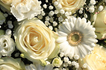 White bridal flower arrangement