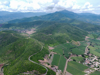 Toma aerea de campos de cañaverales de caña de azucar en el valle de autlan de navarro jalisco...