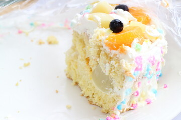 カットして分けた手作りケーキ