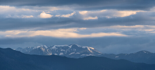 Fototapeta na wymiar Gloomy weather in the mountains, evening light. Panoramic view.