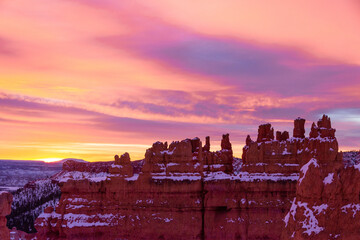 Fototapeta premium Pink and Purple Sunrise Over Bryce Canyon