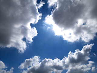 初夏の青空と雲