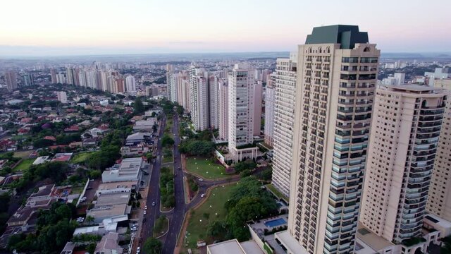 Avenida Professor Jo&atilde;o Fi&uacute;sa, the most famous avenue in Ribeir&atilde;o Preto, S&atilde;o Paulo, Brazil. 4K.