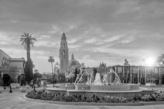Fototapeta San Diego Balboa public park at sunset in California