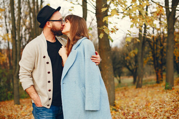 Fototapeta premium Elegant couple spend time in a autumn park