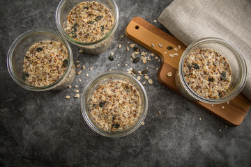 Brotteig von Vollkorn Brot mit Kürbiskernen, Haferflocken, Sonnenblumenkernen, Chia und Leinsaat...