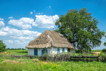 Fototapeta na wymiar Old abandoned clay house with thatched roof