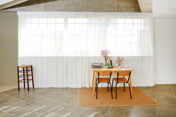 깨끗하고 심플한 실내 공간