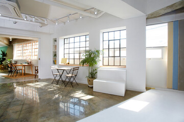 깨끗하고 심플한 실내 공간