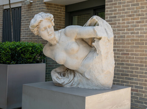 LONDON, UNITED KINGDOM - Jun 23, 2021: Bust By Henry Poole In Milford Lane, Aldwych, London