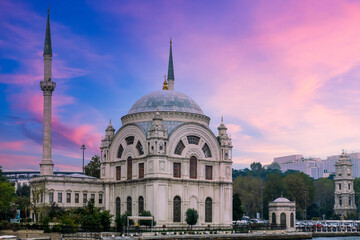 Fototapeta na wymiar Ortakoy mosque and Bosphorus bridge with blu sky background, Ortakoy Istanbul and Ortakoy Mosque and Bosphorus Bridge tourist destination of Istanbul, Turkey