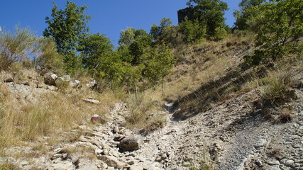 Rocce lungo il sentiero 309bis da ville di Parchiule al poggio dell'appione
