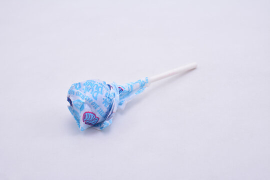 Dum dum lollipop candy raspberry flavor in Manila, Philippines