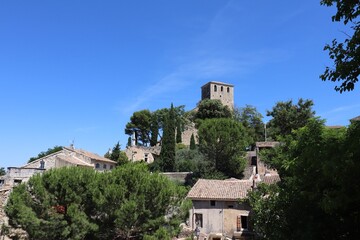 Fototapeta na wymiar La collegiale Saint Martin, vue de l'exterieur, ville de Bollene, département du Vaucluse, France