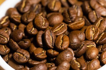 granos de café listo para hacer un delicioso café o capuchino