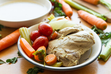 Brodo di pollo con verdure