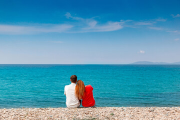 Fototapeta premium a couple are sitting at the seaside