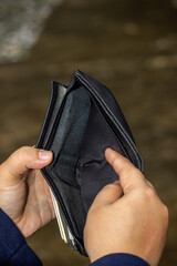 The woman who opened her wallet, found not a single penny there