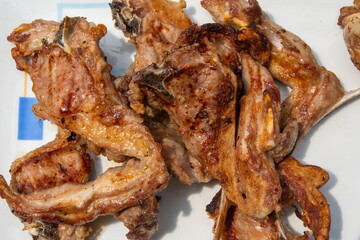 Chuletas de cordero a la barbacoa comida de campo de verano