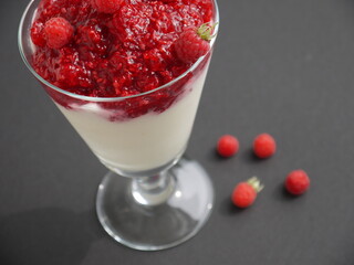 Himbeerdessert