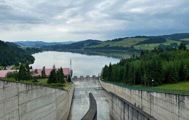 Fototapeta premium Dam in Niedzica on Lake Czorsztyn, Poland