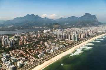 Bela vista aérea da praia da Barra da Tijuca, Rio de Janeiro, RJ, Brasil.