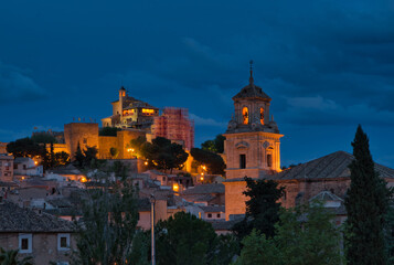 Fototapeta na wymiar foto nocturna del castillo de Caravaca De la Cruz.