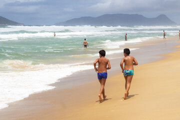 Jugando en la playa