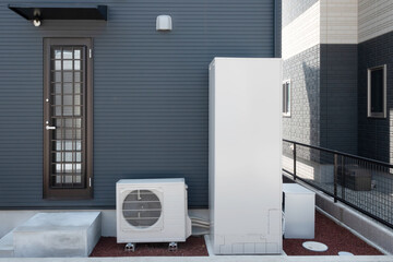 住宅設備　電気給湯器　エアコン室外機 - obrazy, fototapety, plakaty
