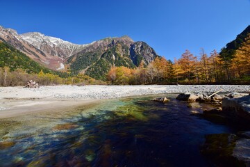 Fototapeta premium 絶景の上高地 秋景色