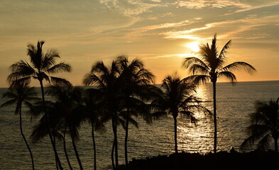 Obraz premium Sonnenuntergang über dem Pazifik auf der Insel Big Island, Waikoloa, Hawaii