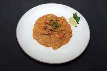 A dish of shrimps with Singaporean sauce