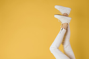 womens inverted feet white sneakers fashion street style