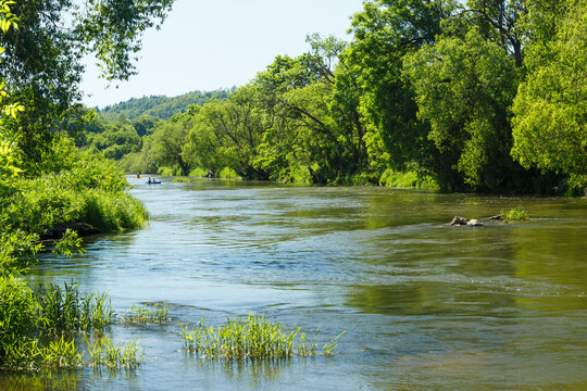 Donau bei Sigmaringen-Laiz im Oberen Donautal (Landkreis Sigmaringen)