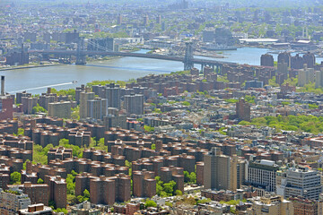 Fototapeta premium Manhattan aerial view and Williamsburg Bridge in spring. New York City (NYC), USA